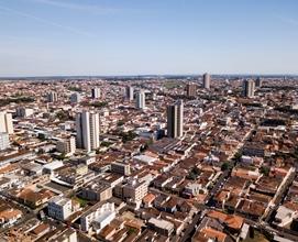 Imagem de um dia bonito e ensolarado em Franca